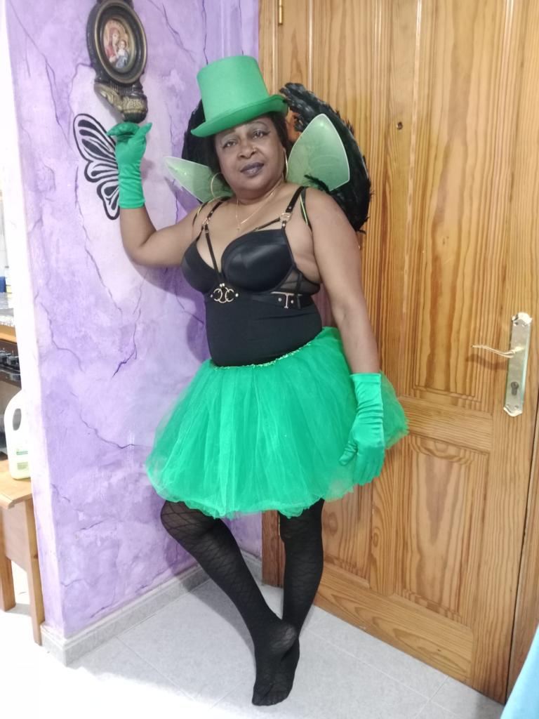 641010831: Chica busca chico en Sevilla