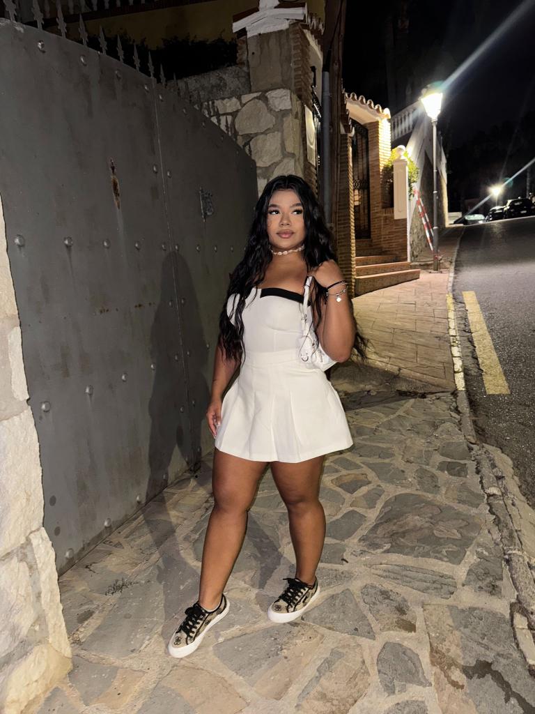 672985859: Chica busca chico en Ibiza