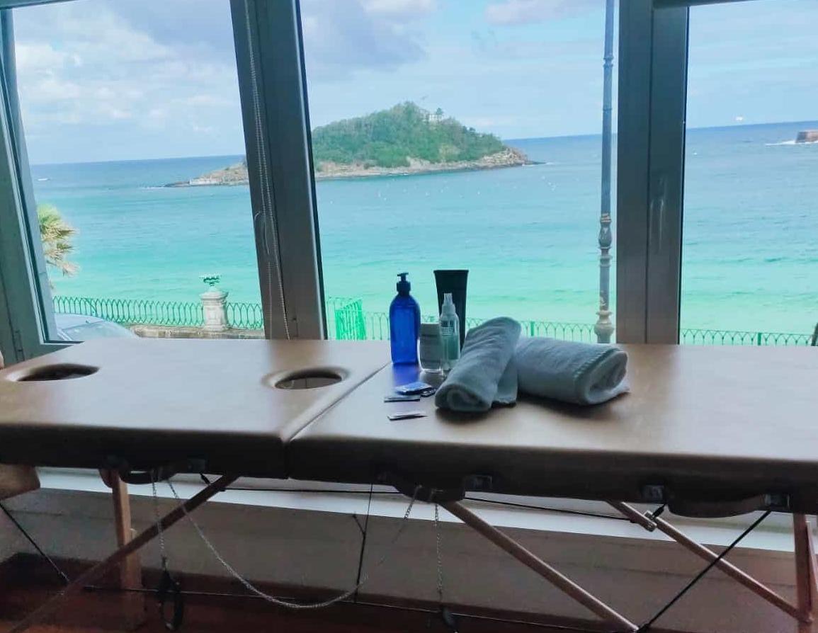 654331410: Chica busca chico en Barcelona