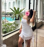 610689471: Chica busca chico en Barcelona