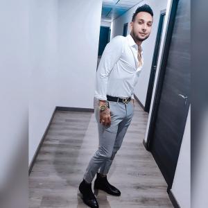 627654530: Chica busca chico en Barcelona