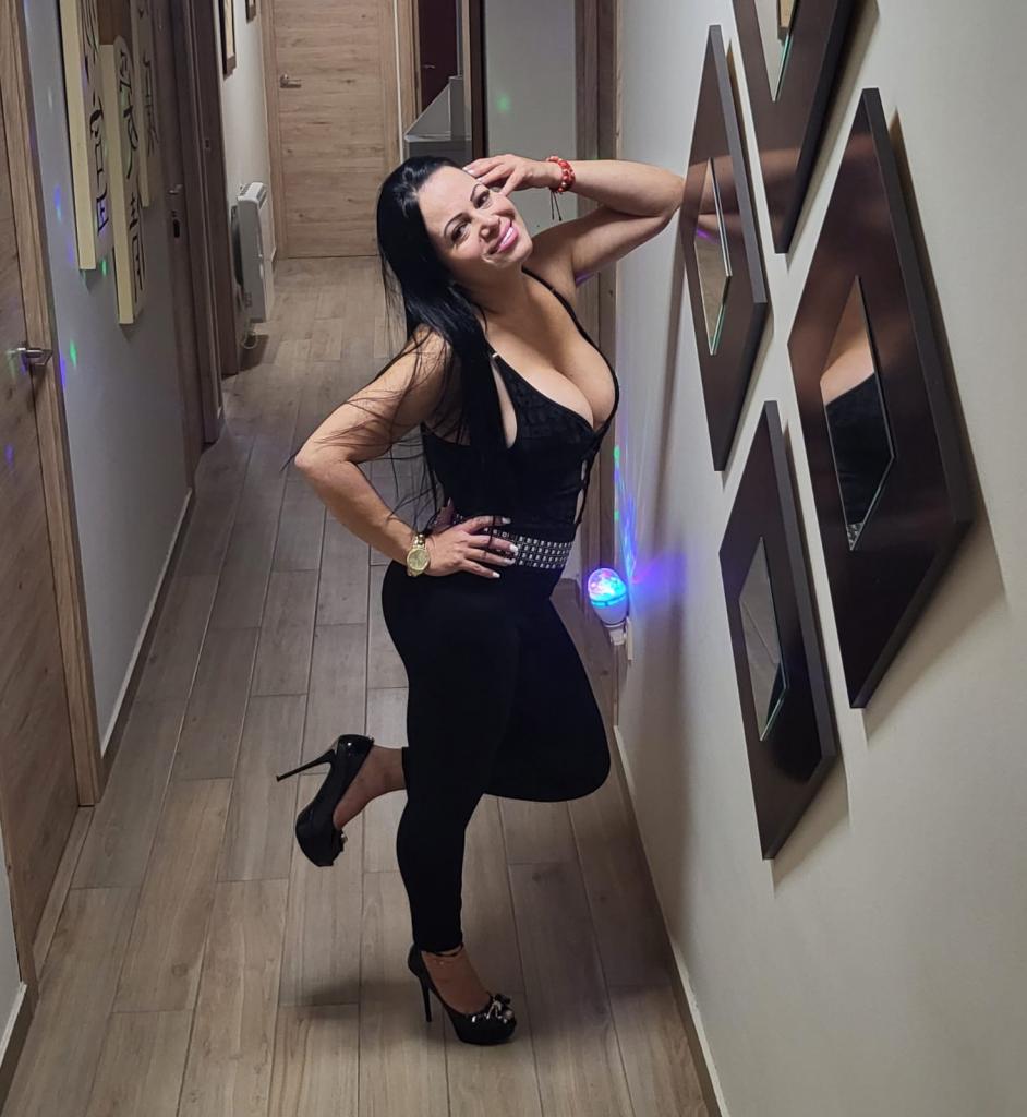 627344394: Chica busca chico en Barcelona