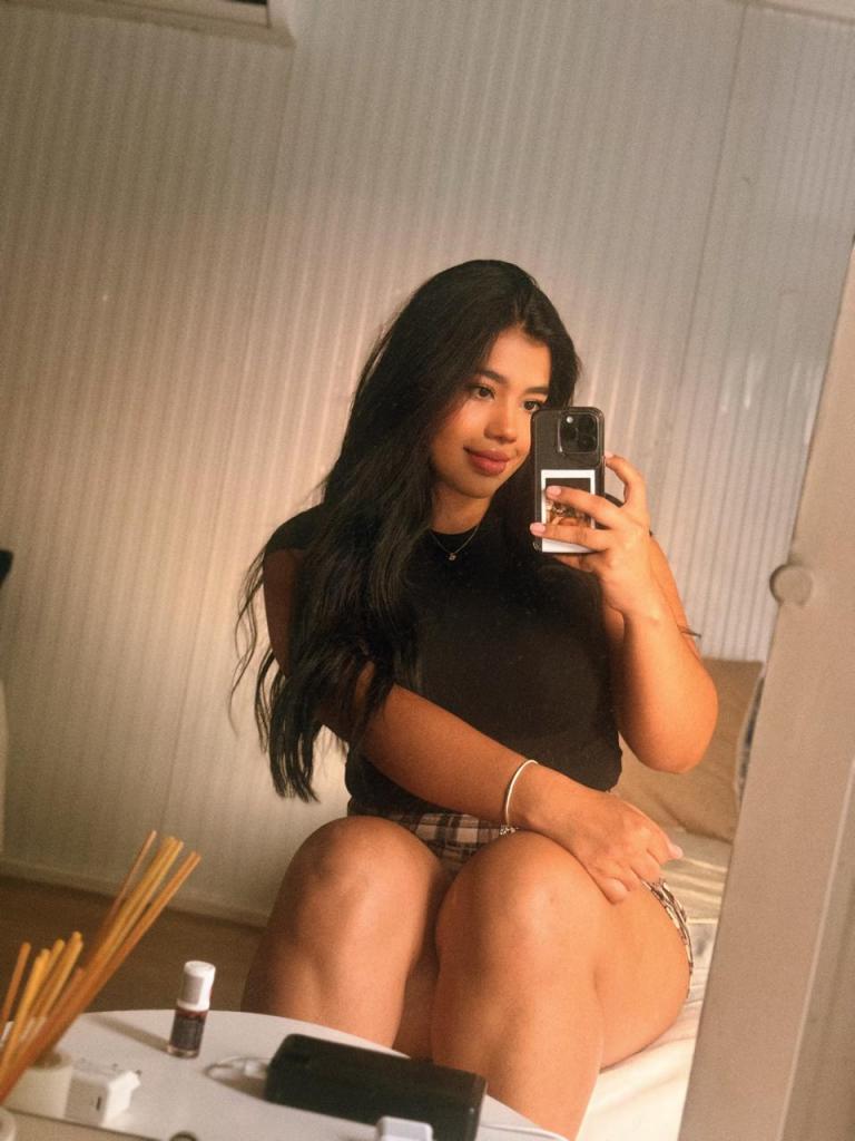 611306078: Chica busca chico en Murcia