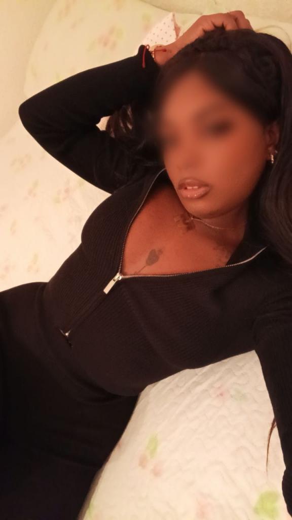 611306078: Chica busca chico en Murcia