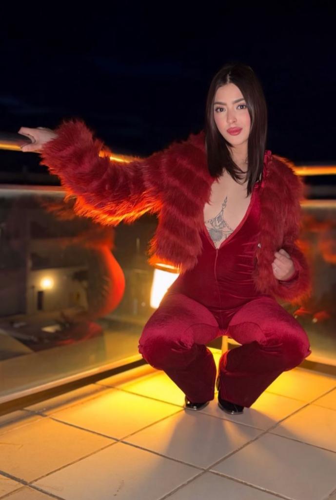 Chica busca chico en Ibiza: Chica busca chico