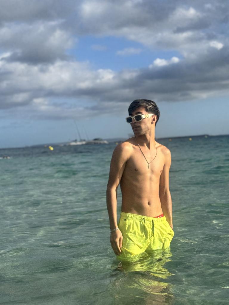 663936078: Chico busca chica en Ibiza