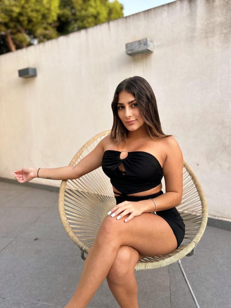 602864222: Chica busca chico en Ibiza