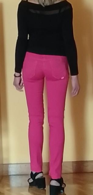 644695560: Chica busca chico en Navarra