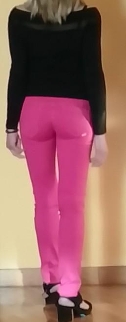 644695560: Chica busca chico en Navarra