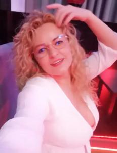 631694850: Chica busca chico en La Coruña