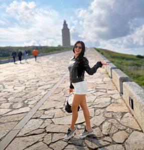 633863889: Chica busca chico en La Coruña