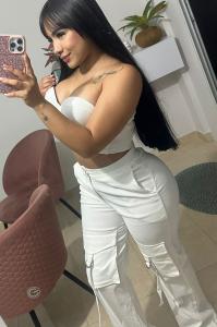 647681382: Chica busca chico en Madrid