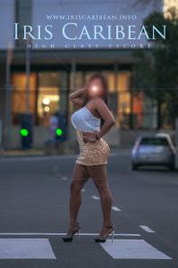 613431135: Chica busca chico en La Coruña