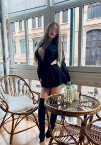 610780307: Chica busca chico en Barcelona