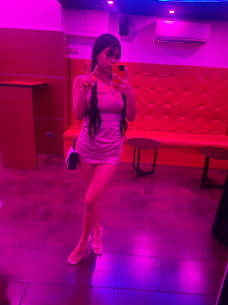 687658076: Chica busca chico en Sevilla