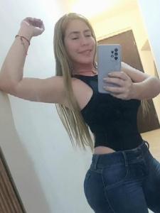 617858039: Chica busca chico en Sevilla
