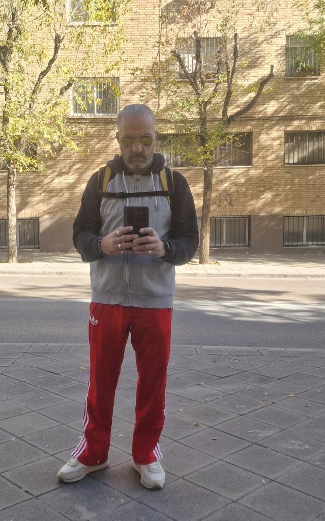 Chico busca chica en Granada: 