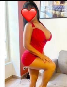 631899346: Chica busca chico en Barcelona