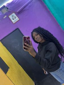 664039809: Chica busca chico en Barcelona