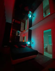 631258186: Chica busca chico en Gerona