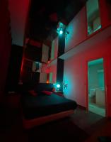 631258186: Chica busca chico en Gerona