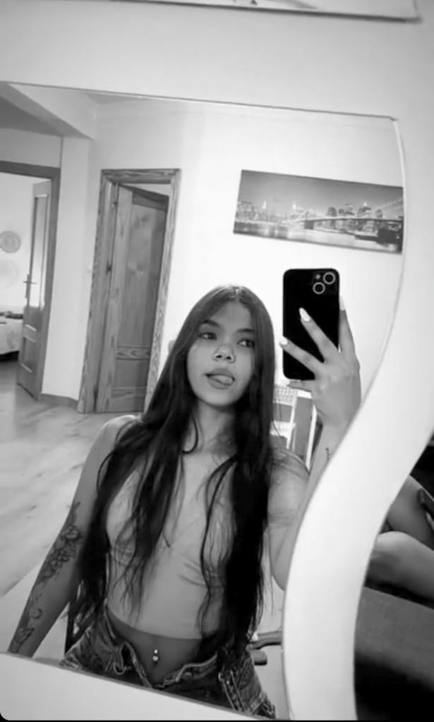 627502459: Chica busca chico en Sevilla