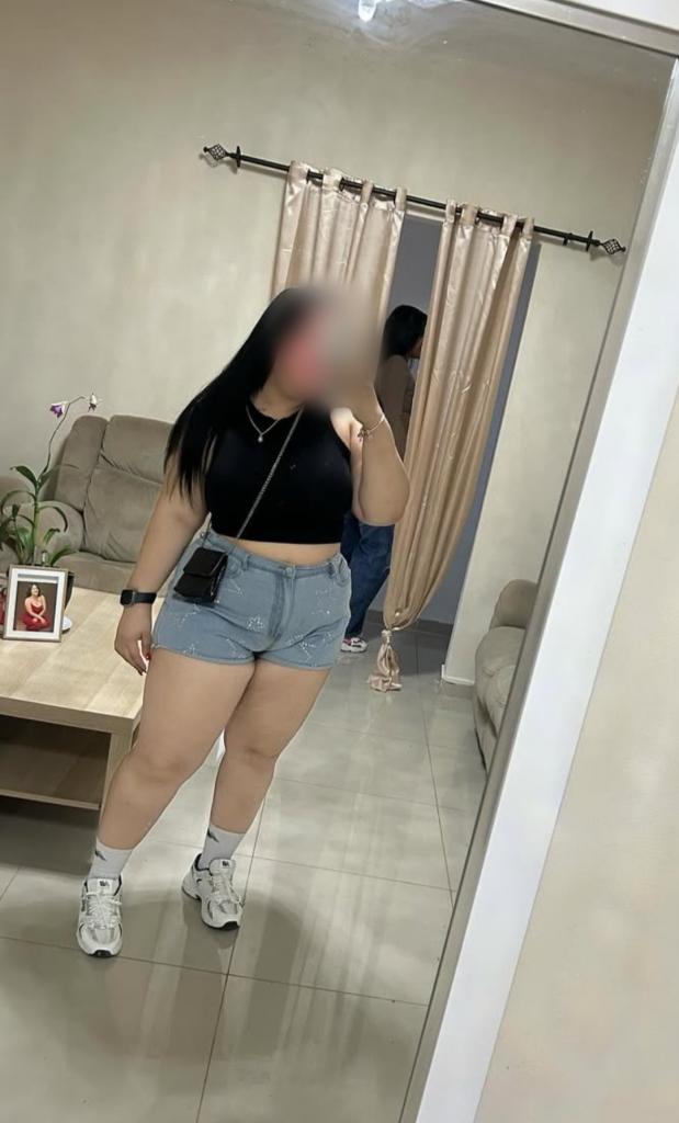 612470278: Chica busca chico en Barcelona