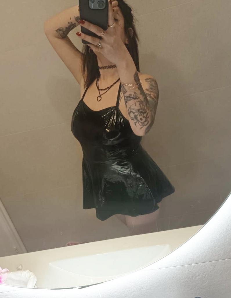 695333736: Chica busca chico en Barcelona