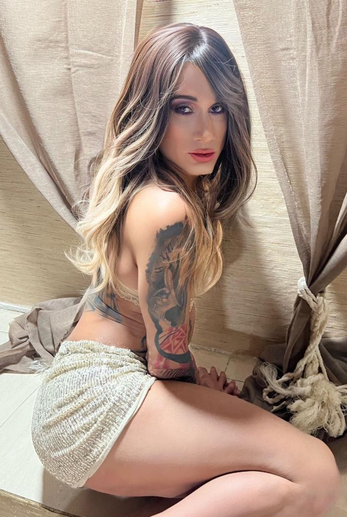 666215438: Travesti en León