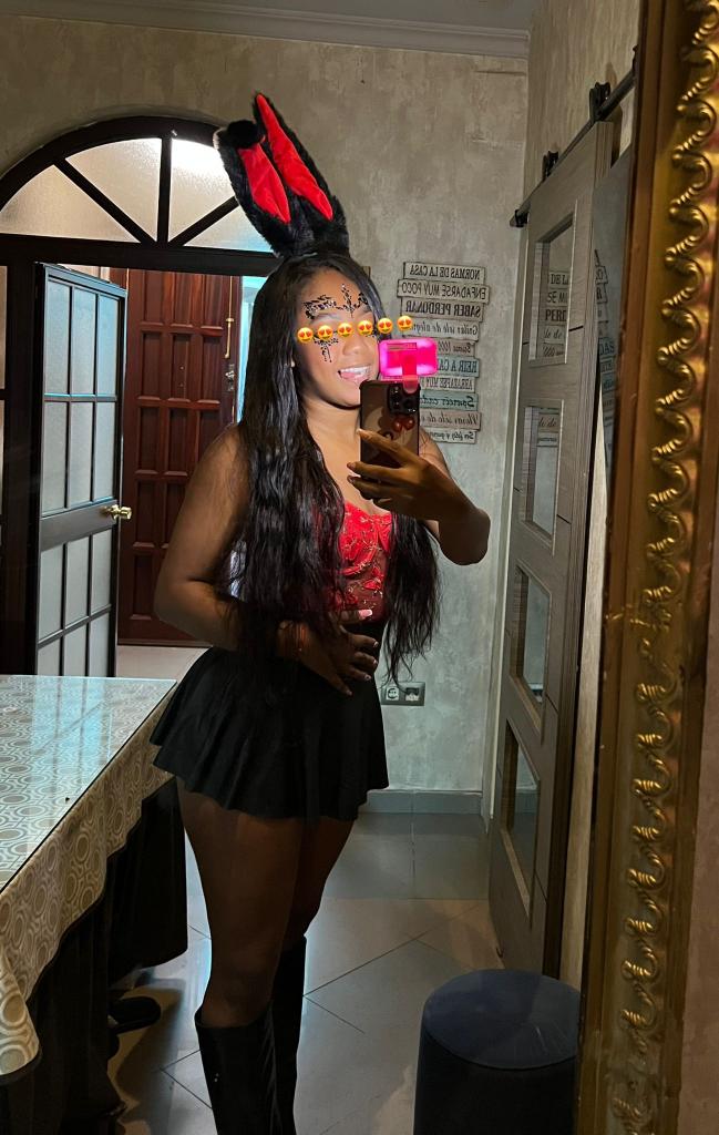 664556175: Chica busca chico en Sevilla