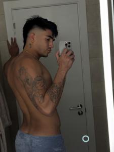 Chico busca chica en Sevilla: 