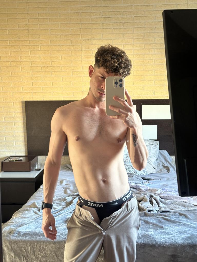 676337518: Chico busca chica en Sevilla