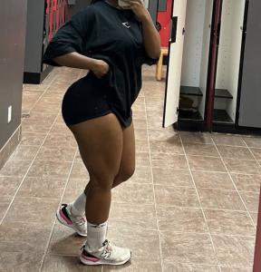 614396820: Chica busca chico en Barcelona