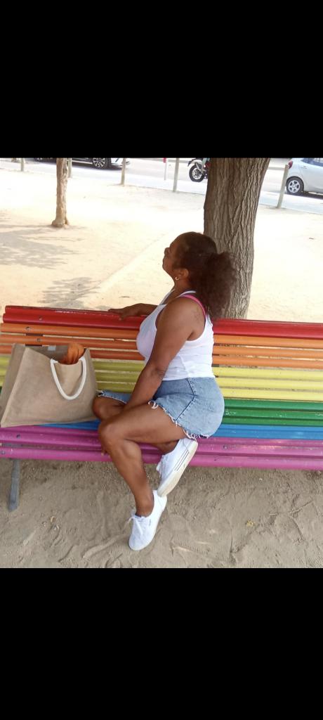 624196468: Chica busca chico en Gerona