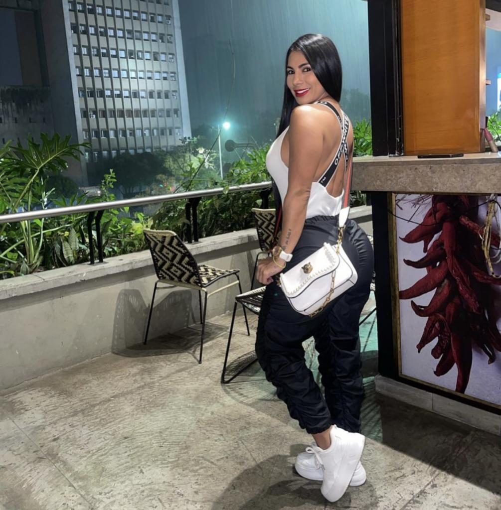 643550582: Chica busca chico en Murcia