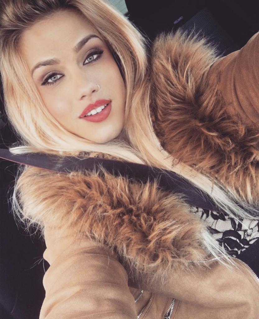 611952128: Transexual en Castellón