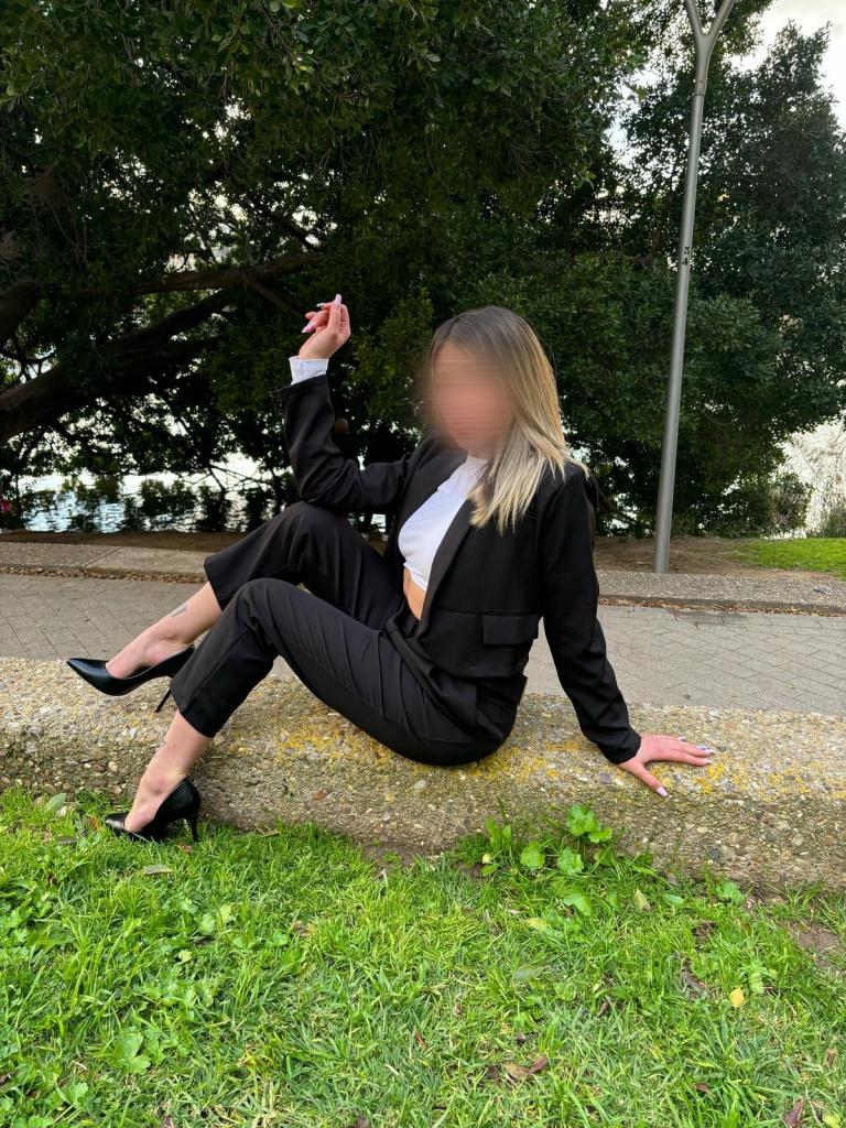 670807563: Chica busca chico en Sevilla