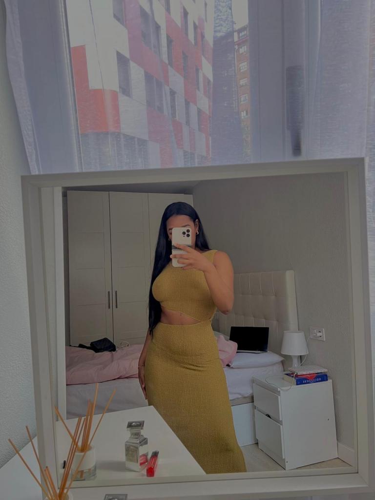 614057131: Chica busca chico en Barcelona