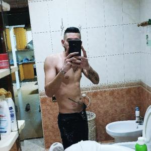 Chico busca chica en Sevilla: 