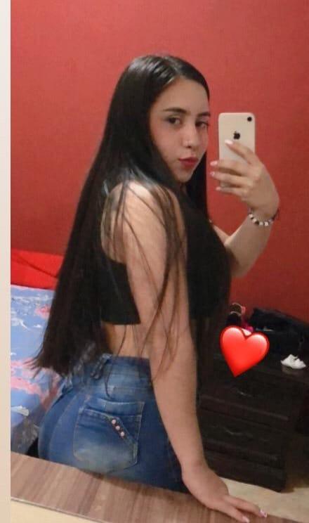 695799872: Chica busca chico en Barcelona