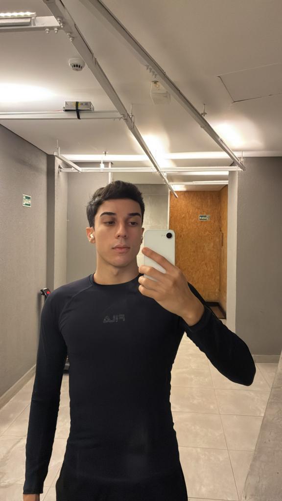 664554548: Chico busca chica en Barcelona