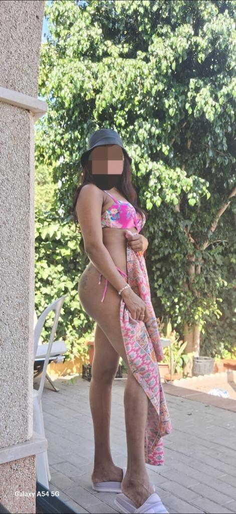 613647168: Chica busca chico en La Coruña