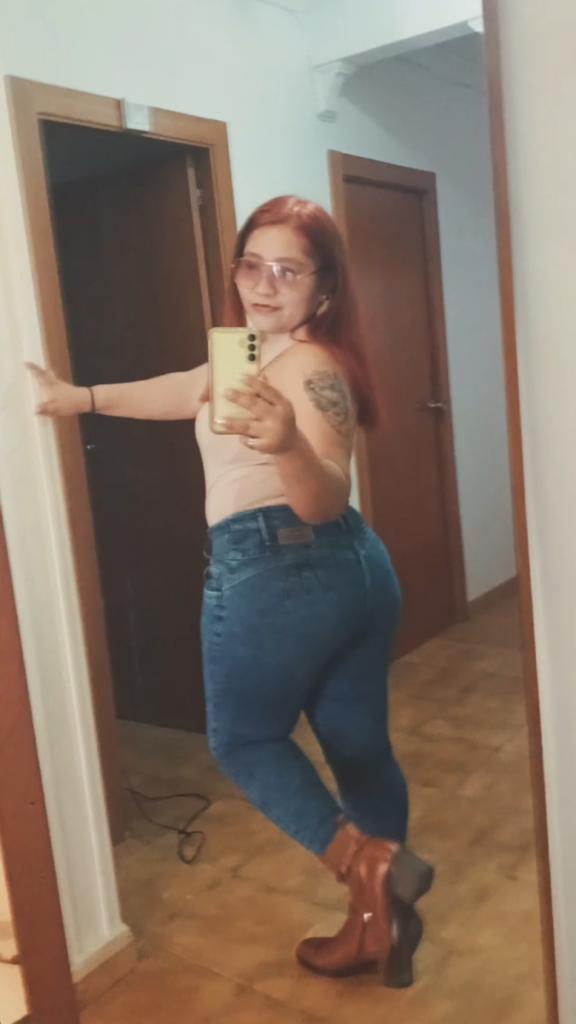 607273446: Chica busca chico en Barcelona