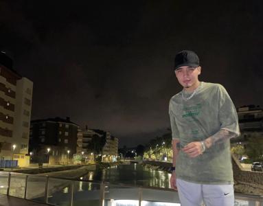 643701664: Chico busca chica en Barcelona