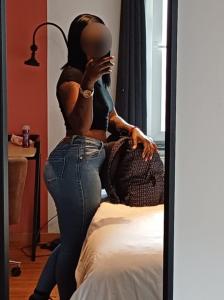 614873379: Chica busca chico en Tarragona