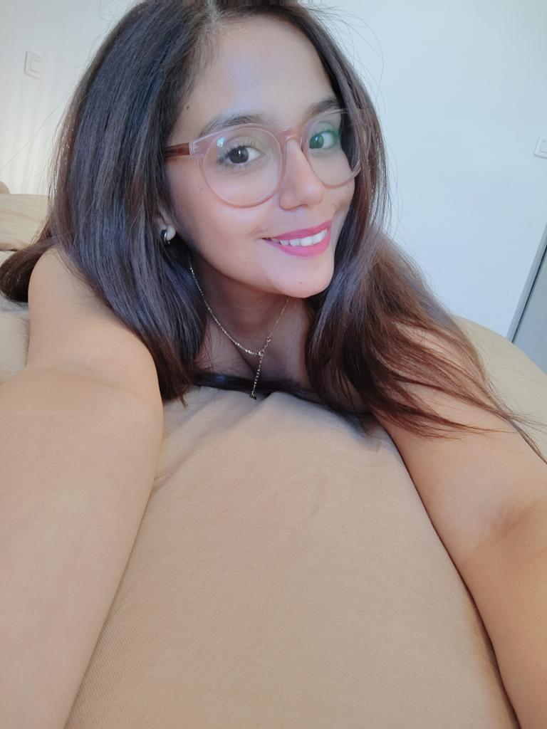 697734316: Chica busca chico en Cádiz