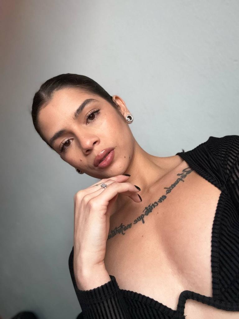 644058137: Chica busca chico en Madrid