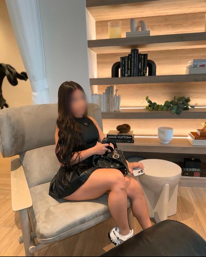 643981571: Chica busca chico en Cantabria