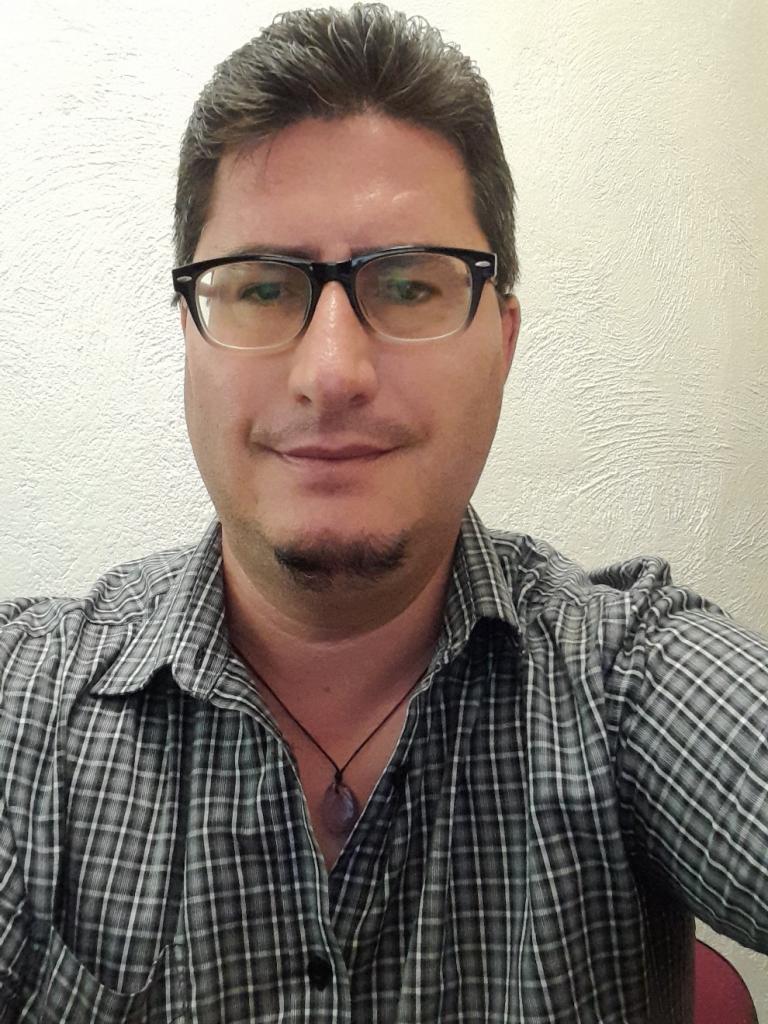 642734011: Chica busca chico en Tenerife