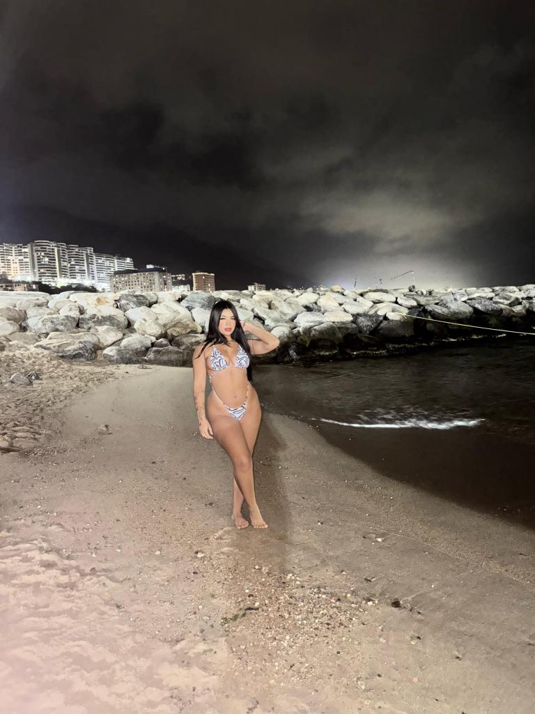 610545442: Chica busca chico en Sevilla